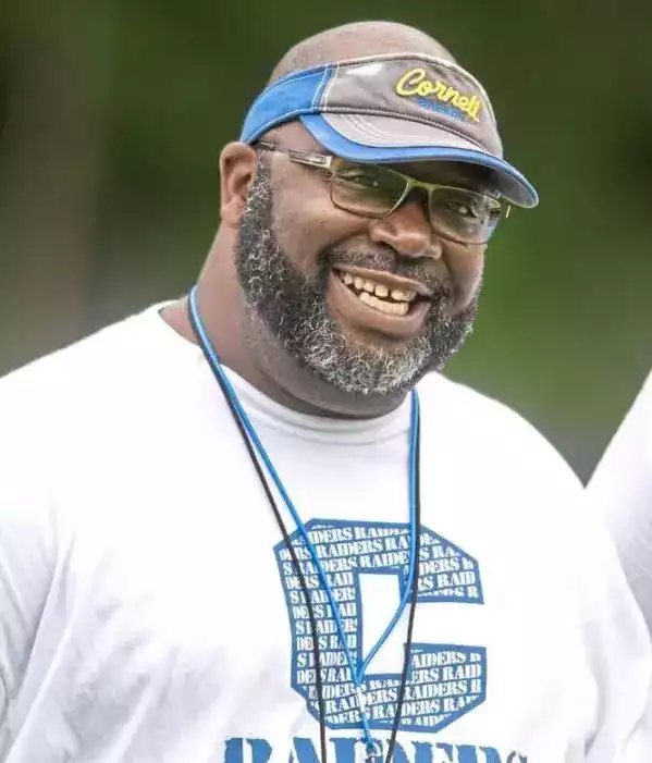 High school football coach dies after medical emergency at game — WESH 2 Orlando, Grand Prairie Health news