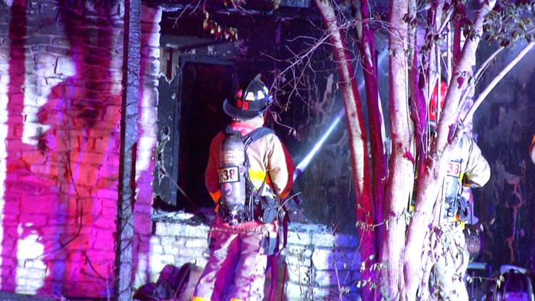 One person dies, another person and a dog rescued from Blakeley Drive house fire — KENS 5 (San Antonio), Grand Prairie Health news
