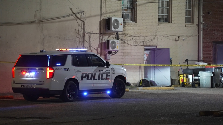 Man airlifted after shooting behind Baytown bar; suspect remains at large, police say — KHOU 11 (Houston), Grand Prairie Community news