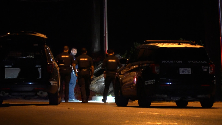 36-year-old DJ killed after being ejected from car in rollover crash, Houston police say — KHOU 11 (Houston), Grand Prairie Community news