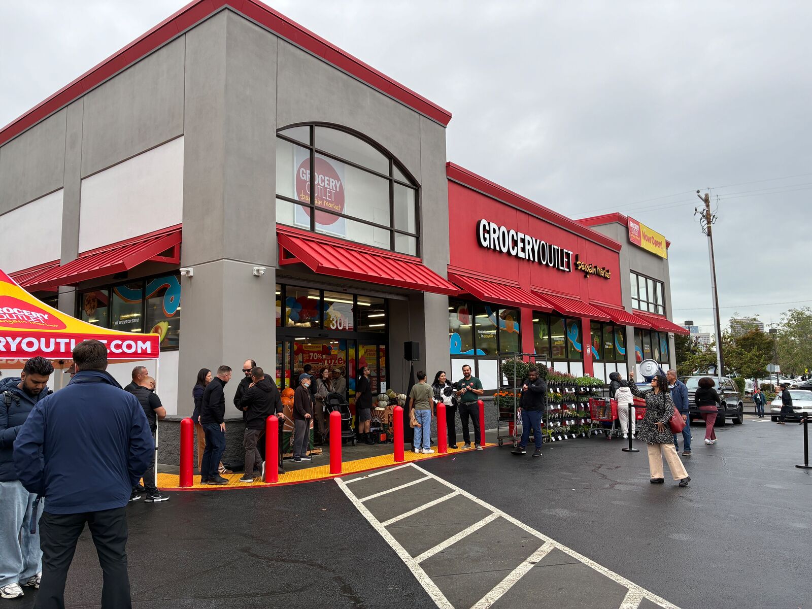 New Grocery Outlet opens in Oakland’s Eastlake neighborhood — The Oaklandside, Grand Prairie Business news